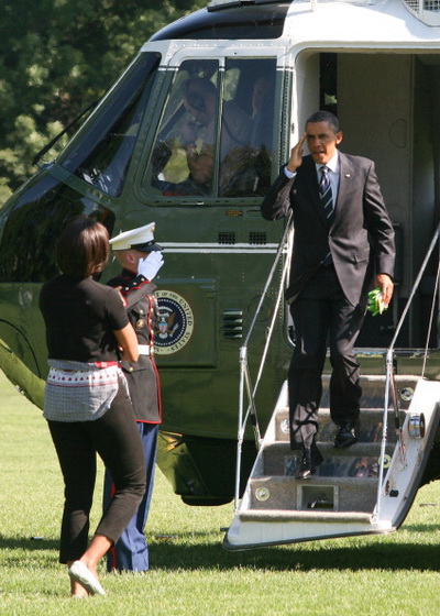 Фоторепортаж о встрече президента США Барака Обамы с рабочими автомобильной компании Chrysler Group в Огайо. Фото: MANDEL NGAN/AFP/Getty Images Фоторепортаж о встрече президента США Барака Обамы с рабочими автомобильной компании Chrysler Group в Огайо. Фото: MANDEL NGAN/AFP/Getty Images