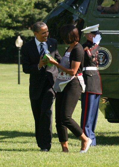 Фоторепортаж о встрече президента США Барака Обамы с рабочими автомобильной компании Chrysler Group в Огайо. Фото: MANDEL NGAN/AFP/Getty Images Фоторепортаж о встрече президента США Барака Обамы с рабочими автомобильной компании Chrysler Group в Огайо. Фото: MANDEL NGAN/AFP/Getty Images