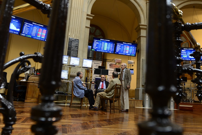 На фондовых торгах в Мадриде. Фото:  JAVIER SORIANO/AFP/GettyImages