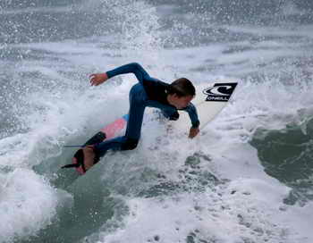 Британские спасатели ищут подростка-сёрфера, унесённого в море. Фото: Matt Cardy/Getty Images 