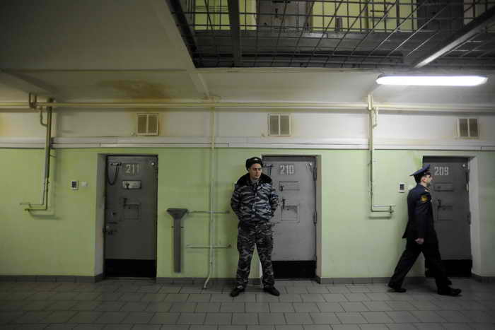 Срок нахождения подсудимых в следственном изоляторе ограничат одним годом. Фото: NATALIA KOLESNIKOVA/AFP/Getty Images