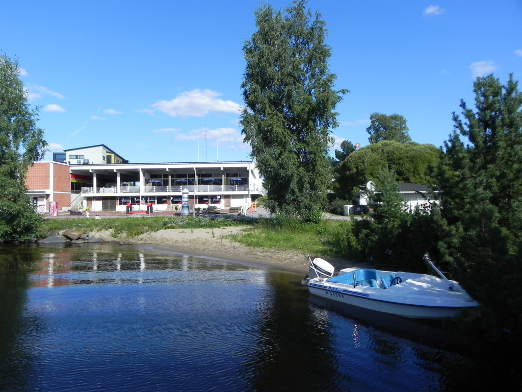 Многие современные постройки в Финляндии выполнены в добротном монументальном стиле. Фото: Лариса Кононова/Великая Эпоха (The Epoch Times)