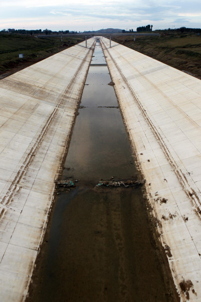 To go with AFP story 'China-water-environment-pollution-economy', FEATURE by Carol Huang This picture taken on September 27, 2013 shows a canal used for South-to-North water Diversion plan in Nanyang, central China's Henan province. Half a century in the making, tens of billions of dollars in budget, China is looking to rework Nature herself with a gargantuan project to divert water from its lush south to the parched and populous north. AFP PHOTO CHINA OUT (Photo credit should read AFP/AFP/Getty Images)