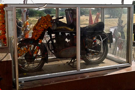 Божественный мотоцикл в индийском храме