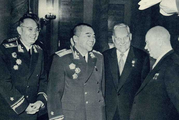 800px-Peng_Dehuai,_Ye_Jianying,_Nikita_Khrushchev,_Nikolai_Bulganin