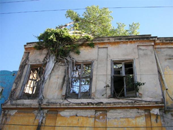 Заброшенное здание в городе Масатлан, Мексика