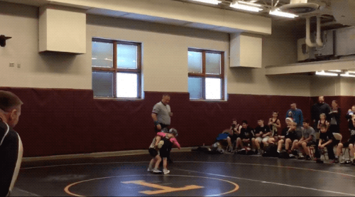 (Видео) 2-летний брат прервал поединок 4-летней сестры. Малыш решил, что сестре нужна помощь, и вступился за неё (Видео) 2-летний брат прервал поединок 4-летней сестры. Малыш решил, что сестре нужна помощь, и вступился за неё