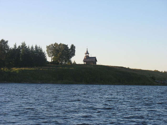 Часовня на берегу реки