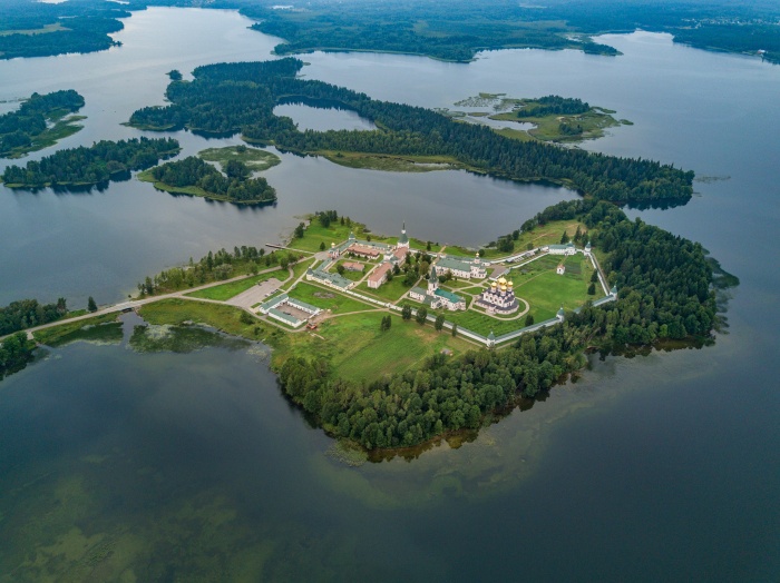 Вид на монастрский ансамбль с высоты