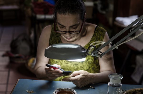 Только один человек на планете знает древний секрет производства морского шёлка