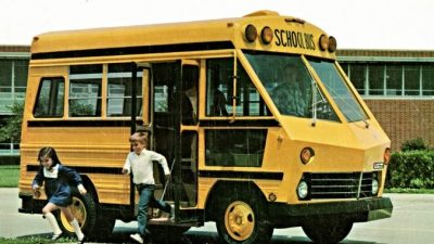 Женщина поблагодарила в соцсетях подростка, который спас её дочь от насмешек