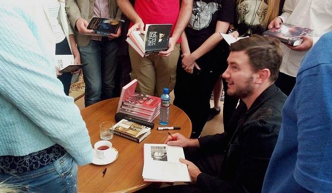 Д. А. Глуховский на презентации книги ''Метро 2035'' в Красноярске. Фото: Wikipedia Commons | Epoch Times Россия