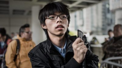 Суд Гонконга назначил штраф студенческому лидеру