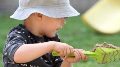 Врач на полгода расстался с 3-летним сынишкой, больным раком. Из-за уханьской пневмонии