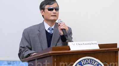Не стоит верить, что компартия Китая взяла эпидемию под контроль, считает китайский правозащитник