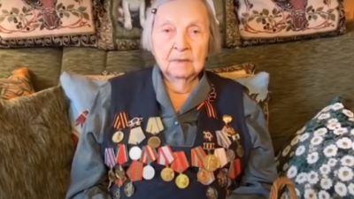 (Видео) 100-летний ветеран из Англии вдохновил 98-летнего ветерана из России обратиться к людям с просьбой