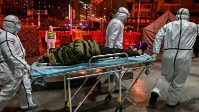 Пострадавшие от эпидемии жители Уханя хотят подать в суд на власти, но сталкиваются с угрозами