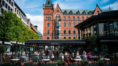 Швеция не закрыла города на карантин. И объясняет почему