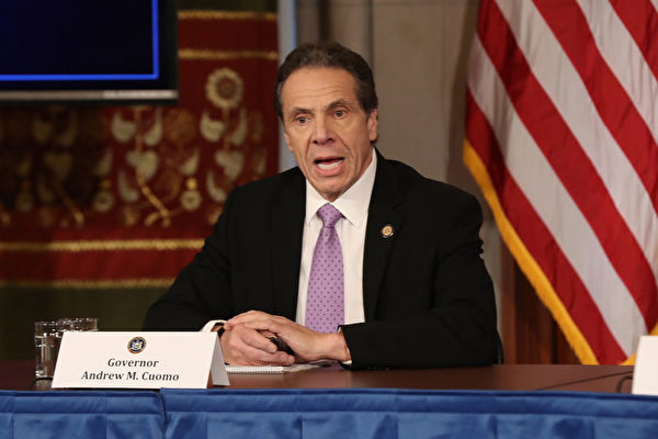 Губернатор Нью-Йорка Эндрю Куомо выступает на ежедневной пресс-конференции, посвящённой эпидемии COVID-19, Нью-Йорк, 20 марта 2020 года. Bennett Raglin/Getty Images | Epoch Times Россия