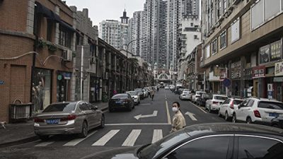 Праздники в Ухане жители проводят не в торговых и развлекательных центрах, а в очереди в лабораторию, чтобы сделать тест на COVID-19