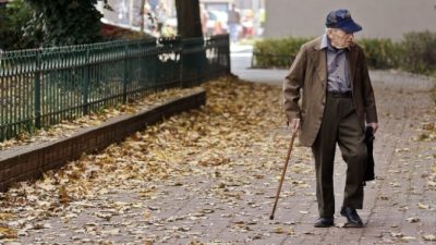 Ради милой семейной традиции 93-летний дедушка во время пандемии рискнул пойти в магазин. Он не мог огорчить свою старушку