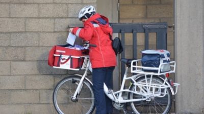 11-летняя девочка написала письмо почтальону. Ведь он очень важен для её связи с внешним миром!