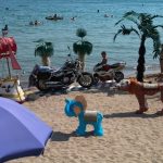 Туристы Кубани и Крыма жалуются на холодное море