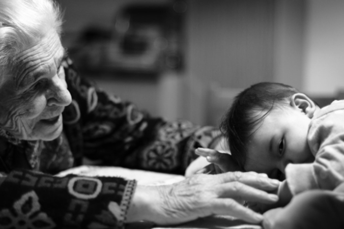 91-летняя бабушка написала для себя записку, которая так и кричит о любви к 3-летнему правнуку! Paolo Bendandi/unsplash.com/СС0 | Epoch Times Россия