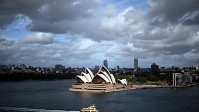 Почему власти Китая ограничивают экспорт австралийских товаров и не рекомендуют своим туристам ехать в Австралию?