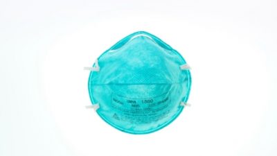 Китайскую компанию обвинили в поставке 500 тыс. некачественных масок с поддельными сертификатами