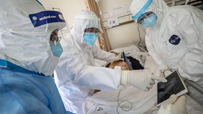 Сын рассказал о последствиях COVID-19, от которых страдают родители