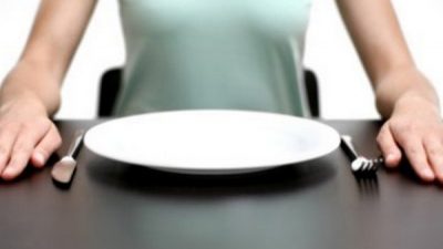 Китайцы изобрели новый способ похудения. Они нанимают людей, которые едят за них!