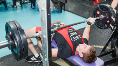 Мужчинам: наращиваем мышцы с помощью штанги и гантелей