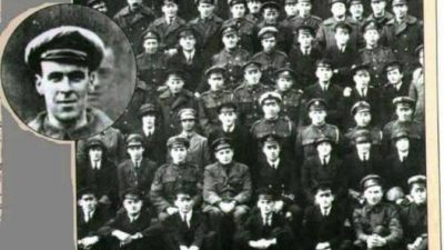 Фото с призраком: умерший солдат фотографируется с сослуживцами