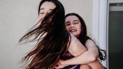 Дочь не хотела убирать свою комнату. Но креативная мама придумала, как её простимулировать
