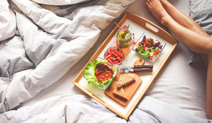 Некоторые продукты помогут вам выглядеть моложе, стройнее, женственнее, а также сохранить своё здоровье ради своих детей. Фото: picjumbo/CC0 Public Domain