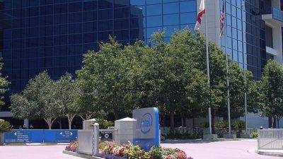 Intel и OPENING CEREMONY представили умный браслет MICA на нью-йоркской Неделе моды