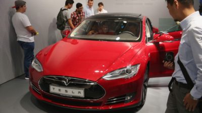Илон Маск представил новый электрокар Tesla с двумя моторами