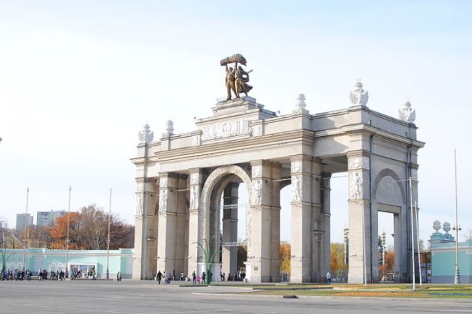 ВДНХ, главный вход. Фото: Martisha/commons.wikimedia.org/CC BY-SA 3.0