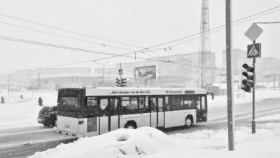 Школьник заплатил за незнакомку с малышом в автобусе. Молодую маму растрогал поступок, но ещё больше впечатлило пояснение мальчика
