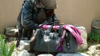 20 лет бродяжничества закончились, когда прохожая услышала бормотание бездомного