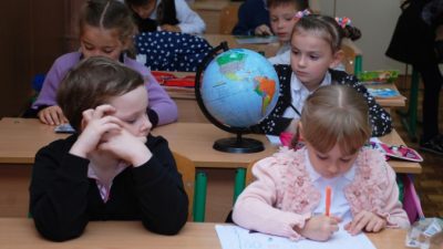 90-летняя «первая учительница» осталась совсем одна. Но о ней не забыли бывшие ученики