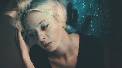 Как перестать чувствовать себя подавленным? Вот 3 простых способа