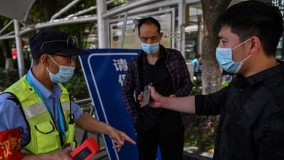 Власти Уханя проверят на COVID-19 всех жителей города