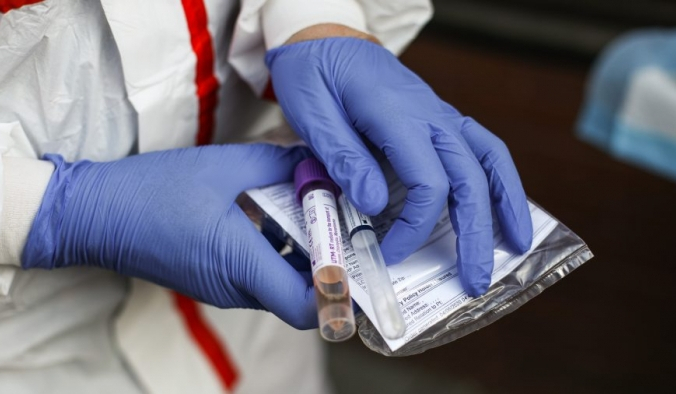 Лекарство от язвы эффективно против вируса COVID-19, обнаружили гонконгские учёные Наборы для сбора образцов в семейной медицинской клинике AllCare, где проводятся тесты на коронавирус, Вашингтон, 6 апреля 2020 года. Samira Bouaou/The Epoch Times | Epoch Times Россия