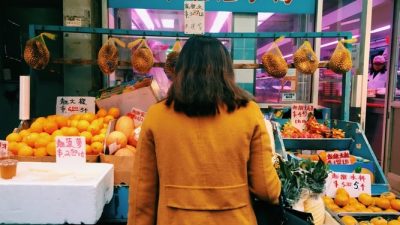 Как передаётся уханьский коронавирус и сколько он может прожить в овощах, мясе и фруктах?