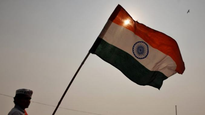 Национальный флаг Индии во время митинга на площади Рамлила Граунд, Нью-Дели, 27 декабря 2011 года. SAJJAD HUSSAIN/AFP/Getty Images | Epoch Times Россия