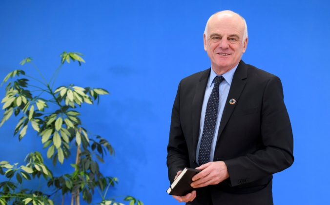 Кандидат на должность генерального директора Всемирной организации здравоохранения (ВОЗ) Дэвид Набарро даёт пресс-конференцию в Женеве 26 января 2017 года. FABRICE COFFRINI/AFP via Getty Images | Epoch Times Россия