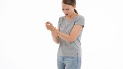 Опасен ли хруст в суставах?