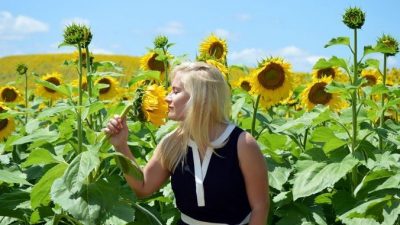 Женщина записала пение подсолнухов. И это звучит волшебно!